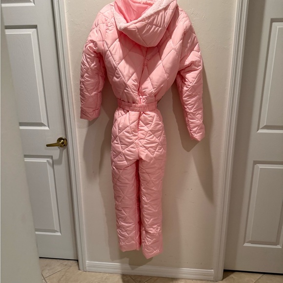 Brand new women's pink snowsuit with mittens and belt - Picture 5 of 10